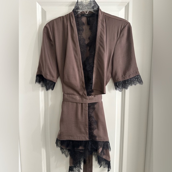 BCBGMaxAzria Brown Robe with Black Lace Trim - Picture 1 of 9